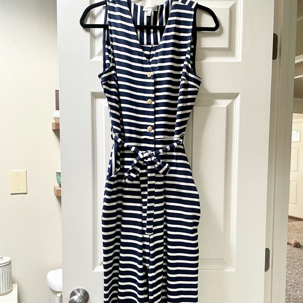 Super cute women’s size M cropped pant jumpsuit